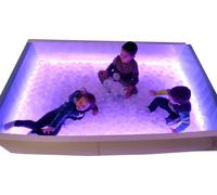 Sumo Didactic - Piscine à balles sensorielle avec lumière LED 200x120x40 cm - durable, antibactérienne & sûre pour l'apprentissage de la motricité dans les jardins d'enfants & les écoles