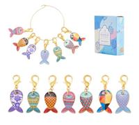 SUNNYCLUE 1 boîte de 14 marqueurs de Mailles de Poisson 7 Couleurs Jolis Marqueurs de Tricot Fermoir Mousqueton en Métal Coloré Breloques en Émail pour Tricot Bricolage Artisanat Couture