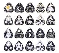 SUNNYCLUE 1 boîte de 40 breloques Occultes de 20 styles Différents Breloques Gothiques en Émail Pendentifs Ouijas Tarot Papillon Magique Noir Blanc et Or Yeux Célestes Pendentifs Gothiques pour la Cré