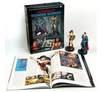 Superman and Wonder Woman Plus Collectibles by James Hill James Hill (Auteur)
