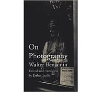 Sur la photographie