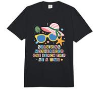 Survivre à la maternité, Un Voyage à la Plage à la Fois, Maman Comfort Colors Adult Heavyweight T-Shirt