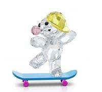 Swarovski Figurine Ourson Kris sur son skate – Cristaux roses et jaunes, accents métal bleu