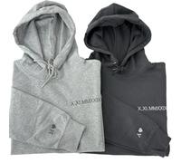 Sweat à capuche brodé personnalisé pour couple avec chiffres romains et date avec initiales sur la manche pour anniversaire, mariage, Saint-Valentin, cadeau d'anniversaire pour lui, elle beige