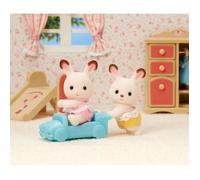 Sylvanian Families Figurines Les jumeaux Lapin Chocolat Marron avec locomotive