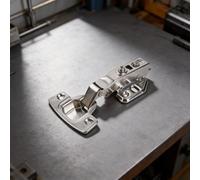 Système de support d'installation de chaîne magnétique pour minimiser le mauvais alignement de la porte et préserver la fonction de charnière