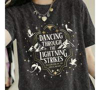 T-shirt à col rond imprimé de lettres, de dragon et de montagne, délavé, style vintage polyvalent, pour femmes grandes tailles. Vêtement thématique de littérature fantastique, convenant pour les traje
