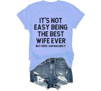 T-shirt à col rond « It's Not Easy Being The Best Wife Ever But Here I Am Nailing It Shirt The Best Wife Ever », Bleu (Carolina blue), M