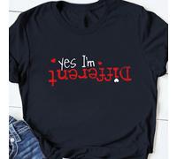 T-shirt à manches courtes avec impression de lettre "Oui, je suis différent", t-shirts graphiques pour femmes L,M,S,XL,XS,XXLGéométrique,Cœur,Lettres,SloganÉtoffe