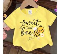 T-shirt court jaune de base avec imprimé graphique de lettre, de cœur floral, d'abeille de dessin animé mignon et de personnalité créative. Décontracté et mode pour filles au printemps, en été et en a