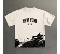 T-shirt graphique avec silhouette de voiture de course F1, style universitaire américain avec texte anglais imprimé. T-shirt à manches courtes coupe ample et décontractée. Tenue à la mode pour les sor