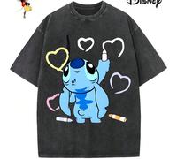 T-shirt homme en coton sous licence Disney, idéal pour les fêtes de fin d'année 2026. Orné d'un motif Stitch, il possède un col rond délavé, une matière douce et confortable, un entretien facile et co