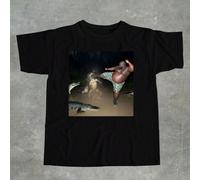 T-shirt standard pour homme avec une impression graphique amusante de mème Internet d'une personne noire qui donne un coup de pied à un crocodile L,M,S,XL,XXLAnimalTissu tricoté