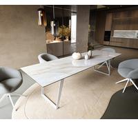 Table à manger Edge 300x100 cm céramique Onyx Pearl piètement incliné métal blanc