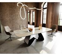 Table à manger Edge Boot 240x120 cm Céramique Iris FMG Onice Oro piètement en W Métal Noir