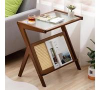 Table d'appoint en rotin en forme de Z avec porte-revues et plateau en verre pour petits espaces dans le salon ou la chambre à coucher