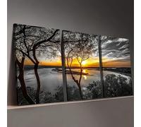 Tableau moderne sur toile représentant un coucher de soleil naturel - Triple coucher de soleil sur un paysage de votre ville natale, dans des tons chauds dorés (60 x 90 cm x 3 / Cadre intérieur)