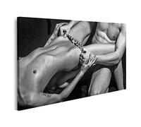 Tableau sur toile Jeune couple non habillé d'homme beau macho avec corps musclé en pantalon et belle femme ou sexy gi Peintures Impressions Art Poster Mural