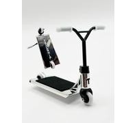 TAILWHIP Finger Scooter en Métal, Mini Trottinette Jouet pour Figures et Cascades, Compatible avec Finger Tech Deck Skateboard Skatepark Bike BMX, Favorise la motricité Manuelle, Chrome