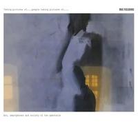 Taking pictures of people taking pictures of..: Art, Smartphones and Society of the Spectacle