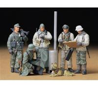 Soldats Allemands Au Rapport - 1/35e - Tamiya G