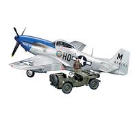 TAMIYA 25205 1:48 US P-51D Mustang & 4 x 4 Lt.Fahzg. - Kit de modélisme, kit de Construction en Plastique, kit à Assembler, réplique détaillée