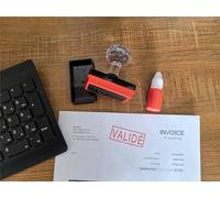 Tampon PAYÉ, Tampon encreur texte PAYÉ, Encre de couleur rouge, Dimensions 50 x 20 mm, Encre incluse, Rechargeable (PAYÉ)