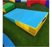 Tapis de gymnastique pliable et incliné - Portable avec poignées de transport pour un rangement et un transport faciles lors des entraînements à domicile