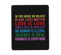 Tapis De Souris in This House We Believe Mousepad Comfortable Tapis De Bureau Anti-Dérapant sous-Main pour Claviers Travail Voyage 25X30CM