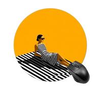 Tapis de souris rond pour ordinateur portable et bureau avec base en caoutchouc antidérapant - Motif femme - Pour bain de soleil sur une serviette rayée - Minimaliste - 20 cm