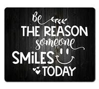 Tapis de souris rustique en bois noir avec citation inspirante, Be The Reason Someone Smiles Today, citations positives de motivation blanc et noir
