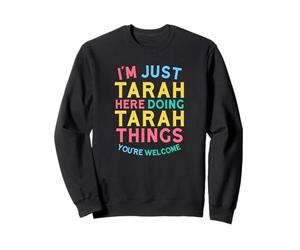 Tarah est en Train de Faire des Choses sur Tarah. Nom Amusant de Tarah Sweatshirt