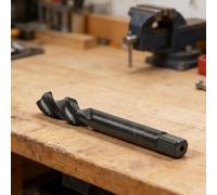 Taraud en spirale conçu pour une formation fiable de filetage dans des applications restreintes en utilisant un retrait contrôlé des copeaux et un design de tige (M8)