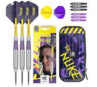 Target Darts Luke Littler Brass 22G Pointe en Acier Fléchettes Set 22G, The Nuke Player Édition Fléchette Set, Dart Vols et Arbres | Option avec Takoma Portefeuille Support Étuis avec Zip Lock Pouches