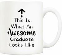 Tasse à café amusante pour remise de diplôme - Cadeau de Noël de la part d'un ami professeur, « This Is What an Awesome Graduate Looks Like » - 325 ml - Idée de cadeau d'anniversaire pour diplômé