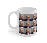 Tasse à café Donald Trump Mugshot 325 ml | Magnifique tasse 2023 | Fabriquée sur mesure | États-Unis | Portrait d'arrestation historique | Amérique | 45e président | Accusé | Design d'art original |