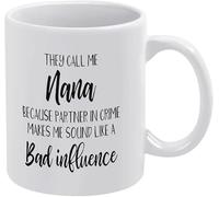 Tasse à café humoristique en céramique 325 ml - On m'appelle « Nana » parce que mon partenaire me fait passer pour une mauvaise influence - Tasse à café fantaisie pour femme, patron, ami, employé ou c