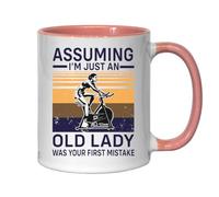 Tasse à thé ou café en céramique Assuming I'm Just An Old Lady Was Your First Mistake Rose