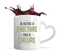 Tasse Coeur Je Bosse à l'hectare | Mug avec anse en forme de Coeur | Idée Cadeau Agriculteur Humour Ferme Champ Drôle Original Tracteur
