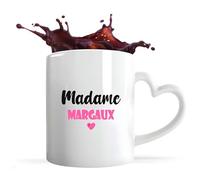 Tasse Cœur Madame Margaux | Mug | Idée Tasse Personnalisable en forme de Cœur Cadeau Anniversaire Fête Original Famille Travail Départ Collègue Retraite Noël. (Rose)