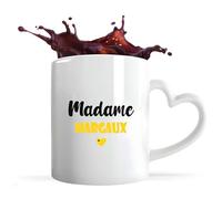 Tasse Cœur Madame Margaux | Mug | Idée Tasse Personnalisable en forme de Cœur Cadeau Anniversaire Fête Original Famille Travail Départ Collègue Retraite Noël. (Jaune)