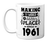 Tasse d'anniversaire 64 ans pour homme et femme - Making The World a Better Place Since 1961 - Cadeau d'anniversaire pour grand-père grand-mère et grand-mère rétro « Back in 1961 Age Sixty-Four Bday