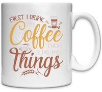 Tasse en céramique blanche avec inscription « First I Drink My Coffee Then I Do My Things »