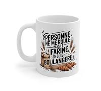 Tasse Humour Boulangère 325ml - Mug Céramique “Personne ne me roule dans la farine” - Cadeau Drôle Artisan Pâtisserie