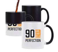 Tasse Magique 90 ans l'age de la perfection | Mug | Idée Tasse Personnalisable qui change de couleur Cadeau Anniversaire Fête Original Famille Travail Départ Collègue Retraite Noël.