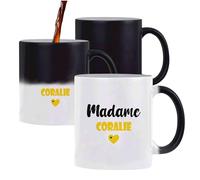 Tasse Magique Madame Coralie - Mug - Idée Tasse Personnalisable Cadeau Anniversaire Fête Original Famille Travail Départ Collègue Retraite Noël. (Jaune)
