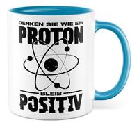 Tasse Physique Cadeau Pensez comme un proton. Restez positif, tasse à café physicienne professeur de science proton jeu de mots, idée cadeau meme sarcasme humour dicton drôle tasse à café