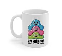 Teecustom Tasse Humoristique “Un Héros n’est jamais seul” - Mug Mignon Personnages Colorés - Cadeau Fun et Positif 325ml