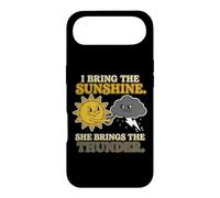 Tenue de Couple I Bring The Sunshine She Brings The Thunder Coque pour iPhone Air
