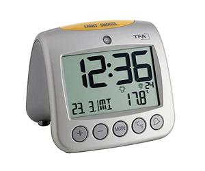 TFA Dostmann Digital-réveil, 60.2514, avec 2 Heures et 2 Deux Heures de réveil, avec Correction de Fuseau horaire, Jour de la Semaine en français, Mesure la température, argenté